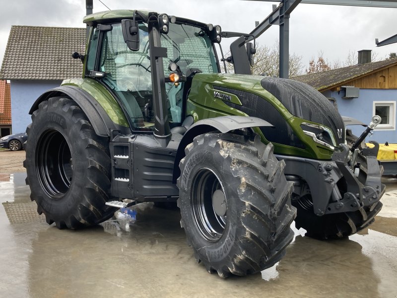 Traktor του τύπου Valtra T 215 D, Neumaschine σε Bodenwöhr/ Taxöldern