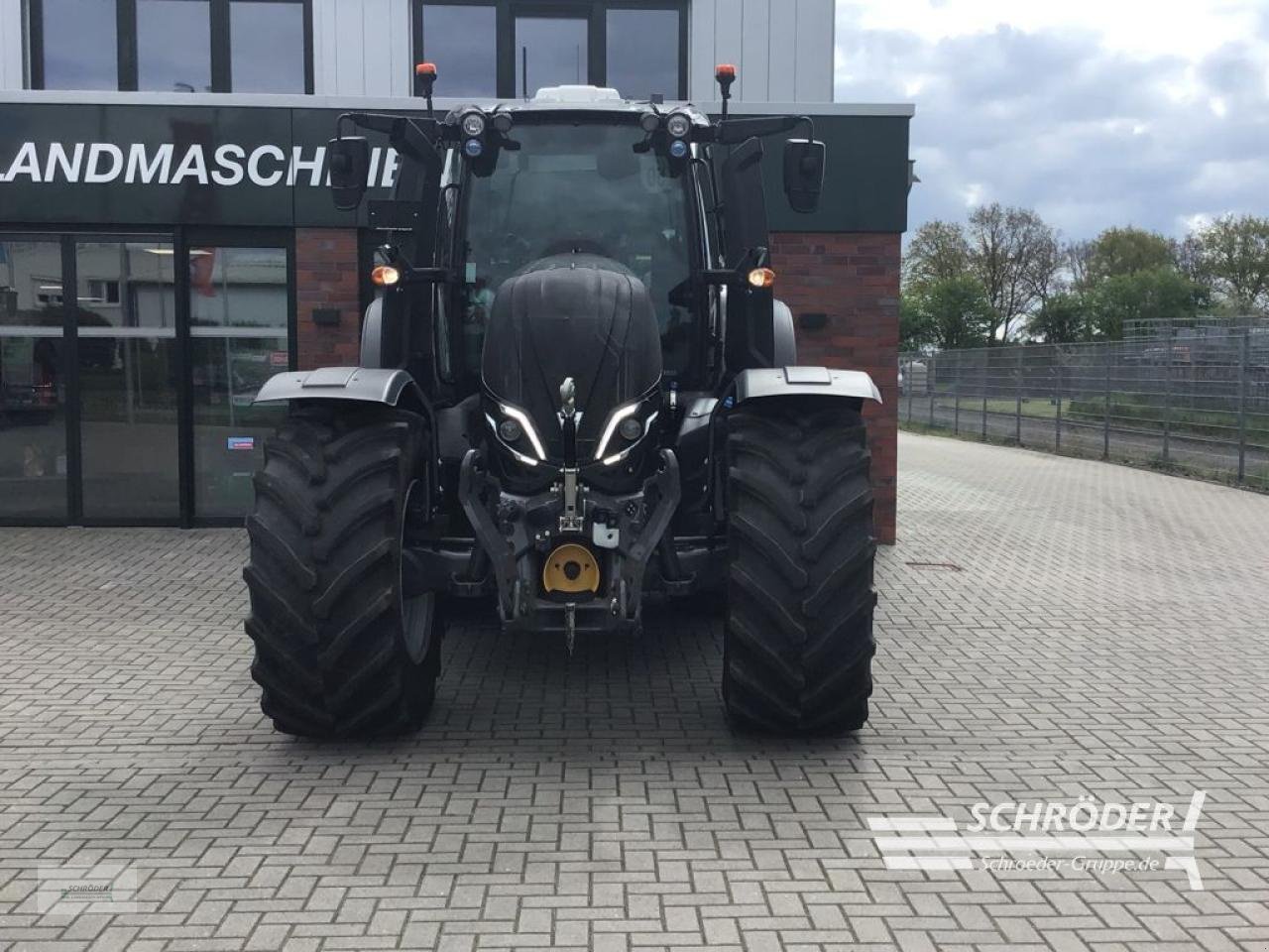 Traktor typu Valtra T 215 D, Gebrauchtmaschine w Wardenburg (Zdjęcie 2)