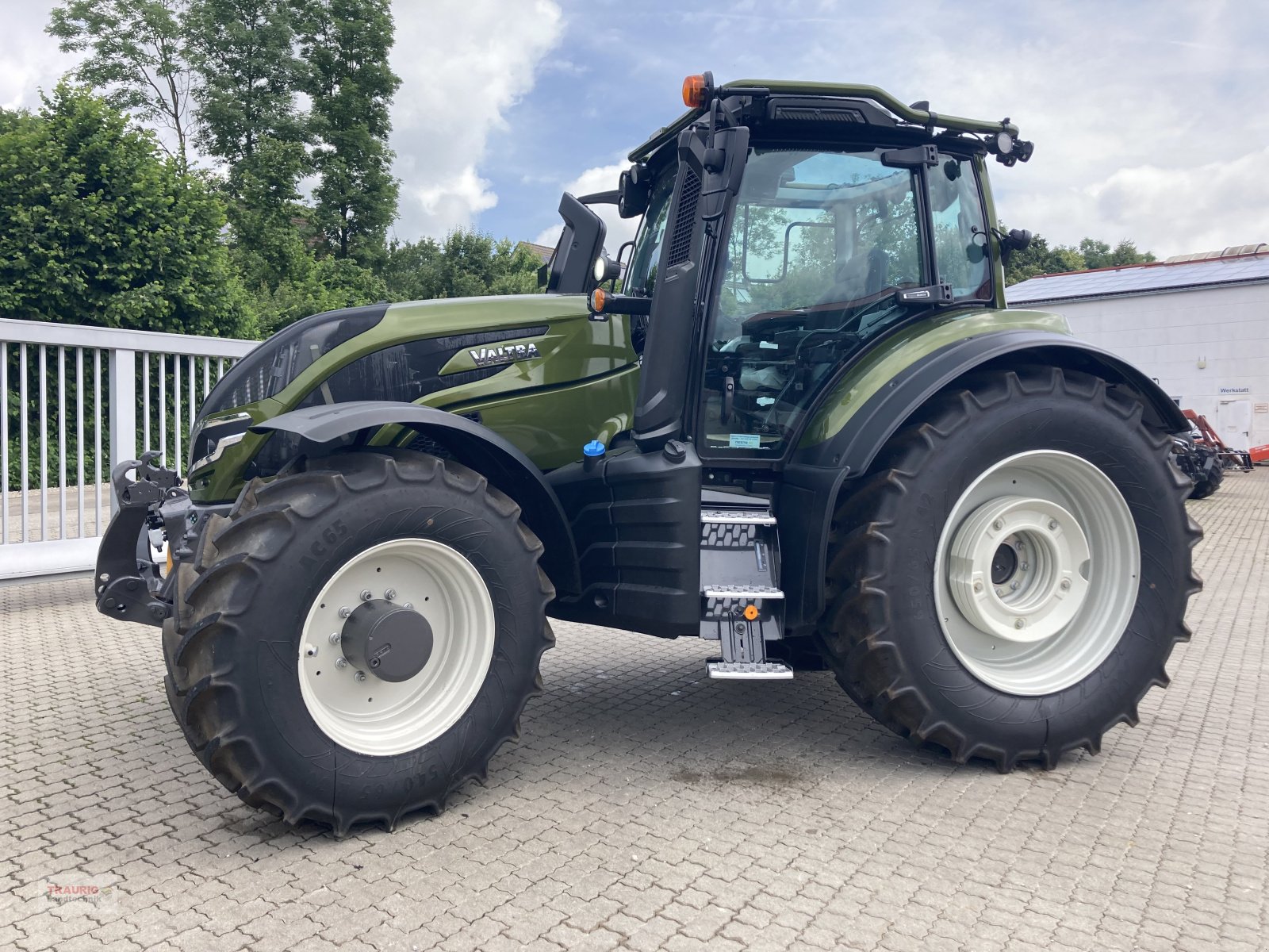 Traktor του τύπου Valtra T 215D mit Rüfa+ Forstkabine, Neumaschine σε Mainburg/Wambach (Φωτογραφία 1)