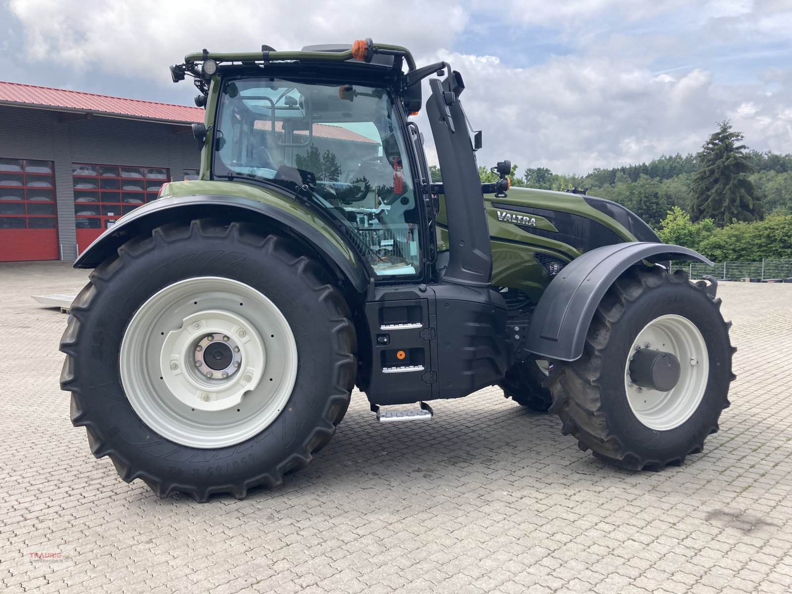 Traktor Türe ait Valtra T 215D mit Rüfa+ Forstkabine, Neumaschine içinde Mainburg/Wambach (resim 12)