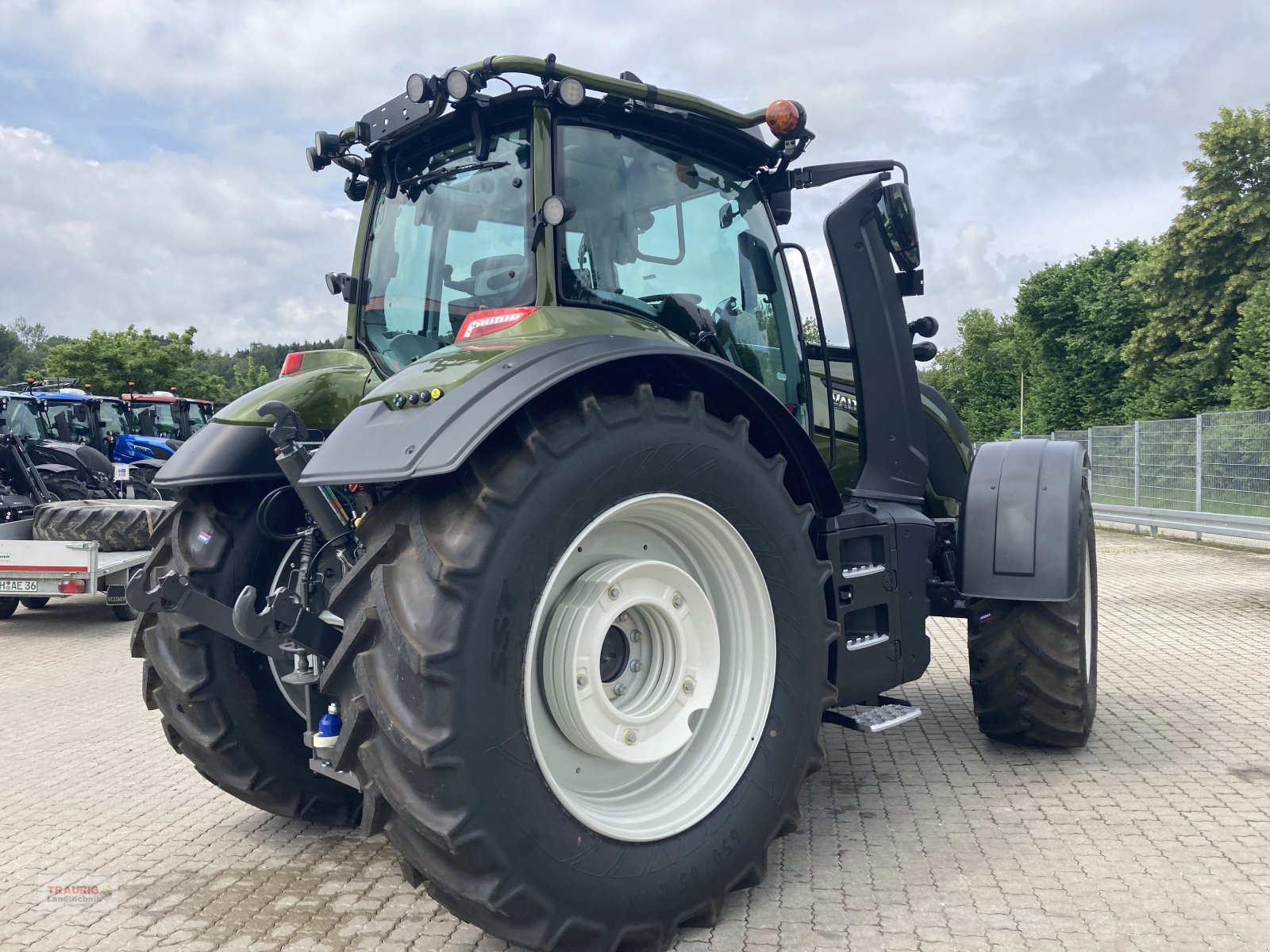 Traktor van het type Valtra T 215D mit Rüfa+ Forstkabine, Neumaschine in Mainburg/Wambach (Foto 14)