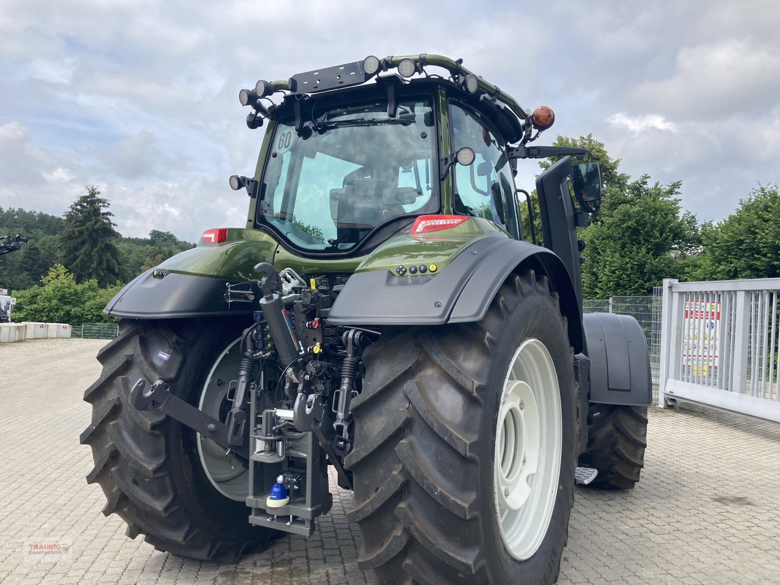 Traktor van het type Valtra T 215D mit Rüfa+ Forstkabine, Neumaschine in Mainburg/Wambach (Foto 15)