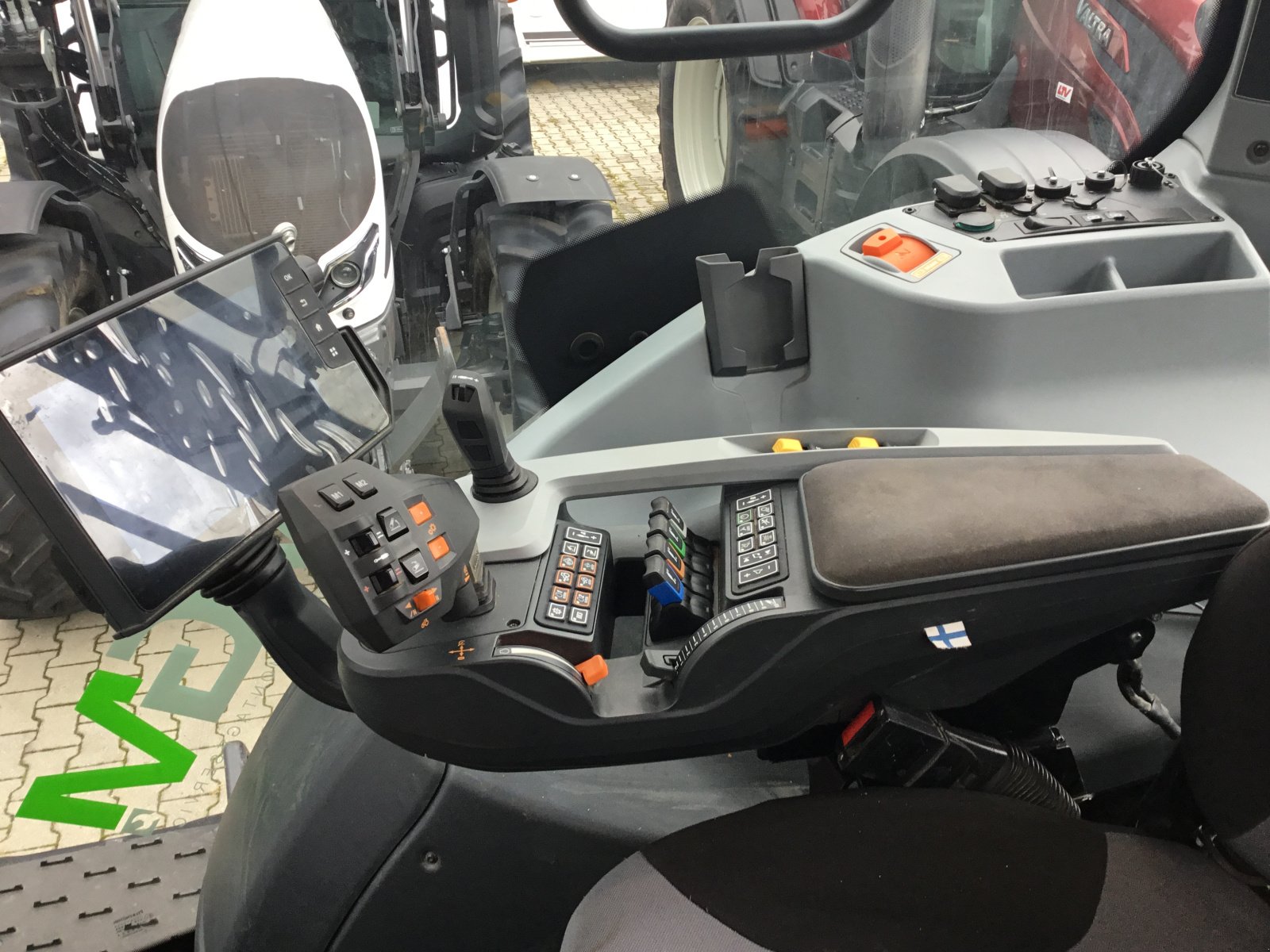 Traktor tipa Valtra T 215D, Gebrauchtmaschine u Kunde (Slika 5)