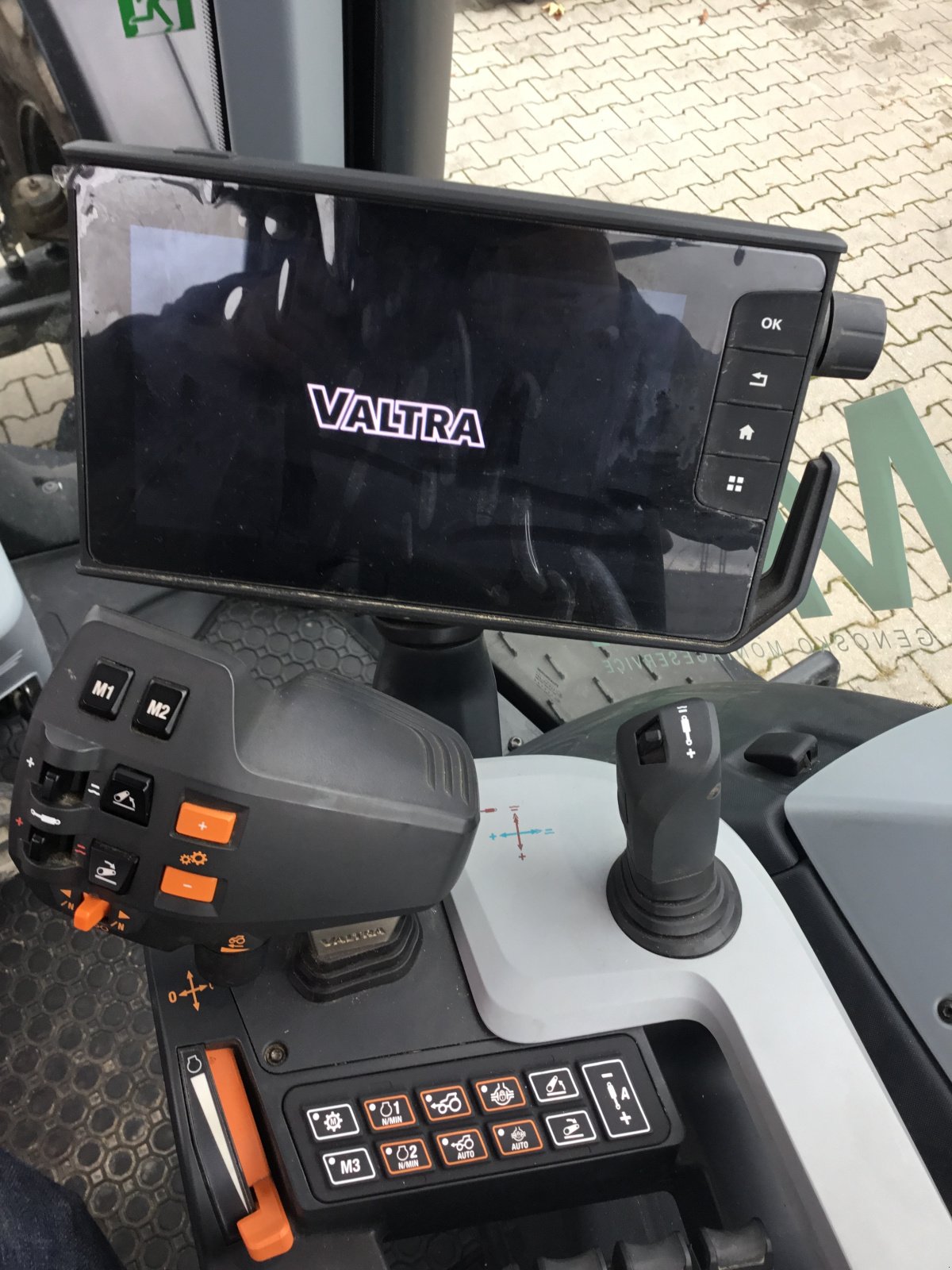 Traktor del tipo Valtra T 215D, Gebrauchtmaschine In Kunde (Immagine 10)