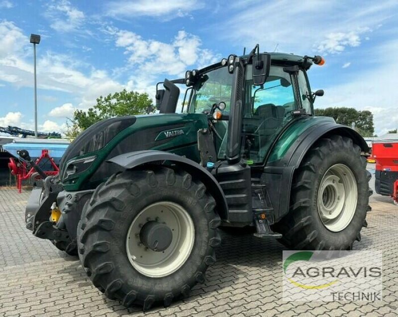 Traktor of the type Valtra T 234 D 1B8 DIRECT, Gebrauchtmaschine in Calbe / Saale (Picture 1)