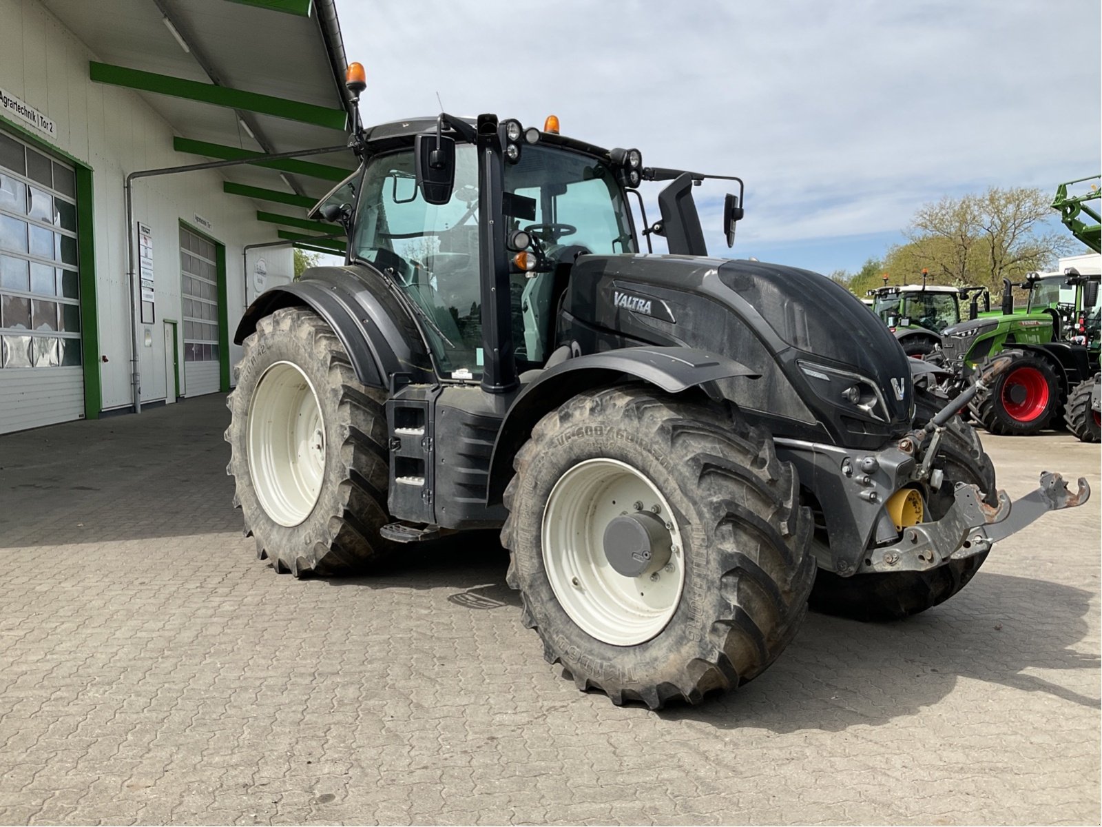 Traktor typu Valtra T 234 D, Gebrauchtmaschine w Elmenhorst-Lanken (Zdjęcie 4)