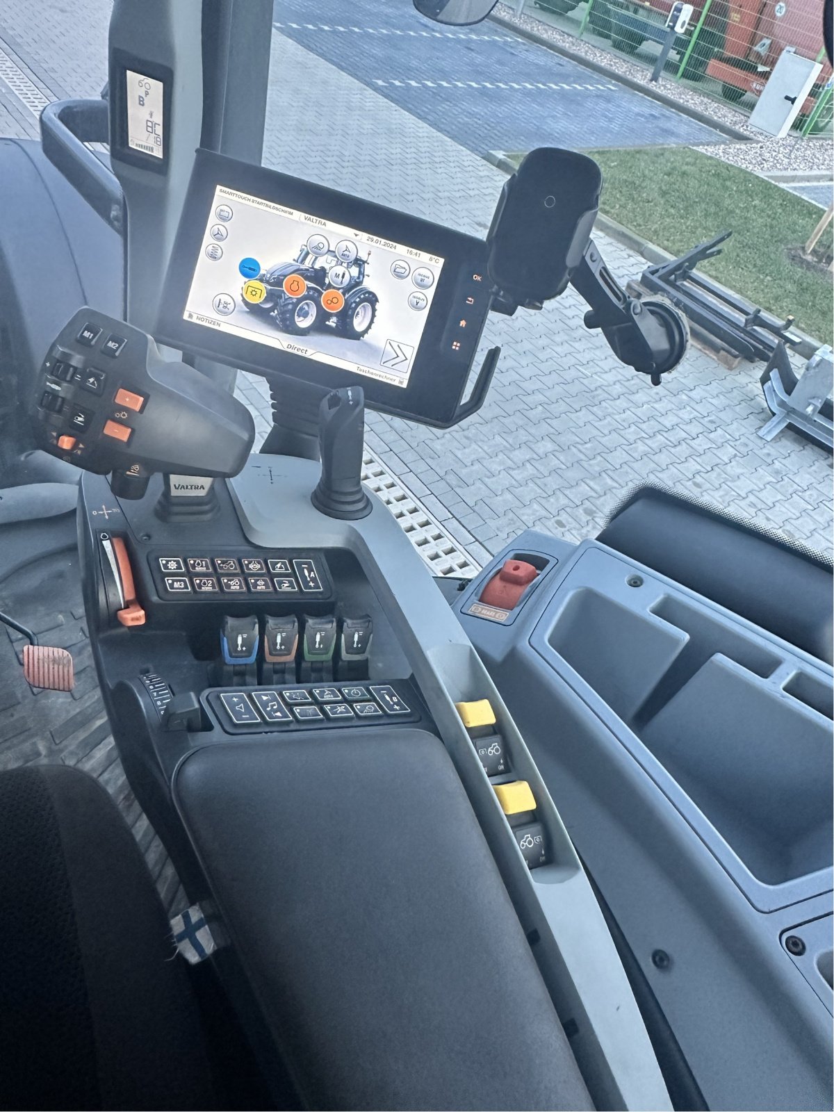 Traktor des Typs Valtra T 234 Direct, Gebrauchtmaschine in Bad Oldesloe (Bild 7)