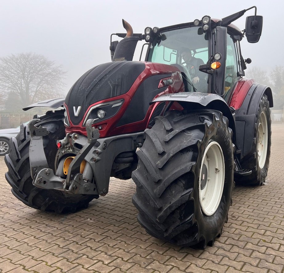 Traktor des Typs Valtra T 234 V   **FKH & FZW**, Gebrauchtmaschine in Bramsche (Bild 2)