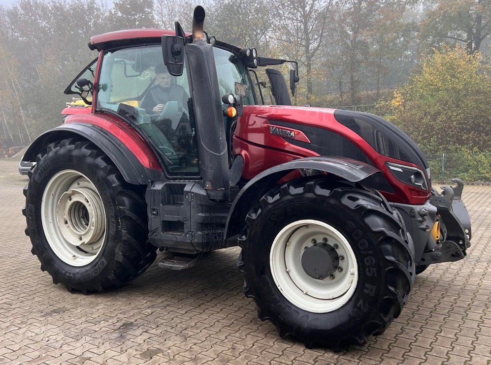 Traktor des Typs Valtra T 234 V   **FKH & FZW**, Gebrauchtmaschine in Bramsche (Bild 4)