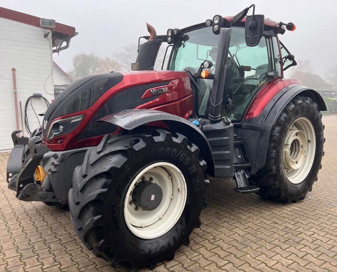 Traktor du type Valtra T 234 V   **FKH & FZW**, Gebrauchtmaschine en Bramsche (Photo 5)