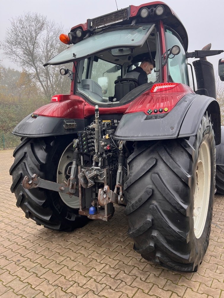 Traktor van het type Valtra T 234 V   **FKH & FZW**, Gebrauchtmaschine in Bramsche (Foto 9)