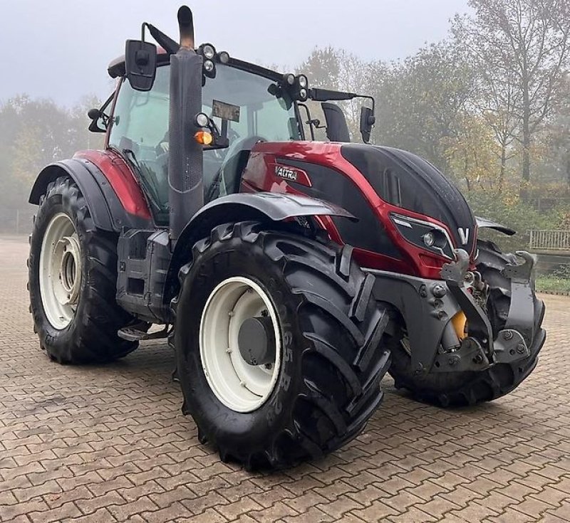 Traktor des Typs Valtra T 234 V **FKH & FZW**, Gebrauchtmaschine in Bramsche (Bild 2)