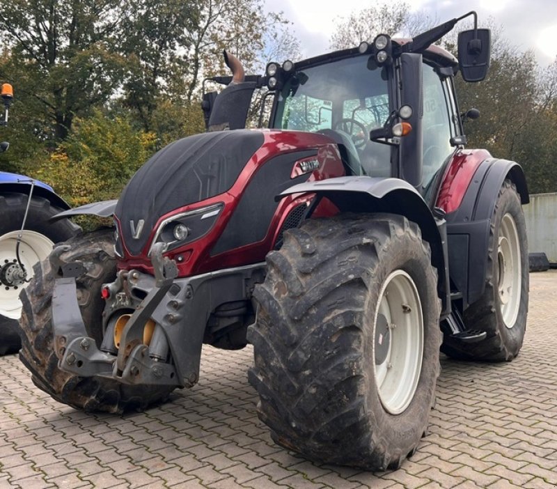 Traktor van het type Valtra T 234 VERSU **FKH & FZW**, Gebrauchtmaschine in Bramsche (Foto 1)