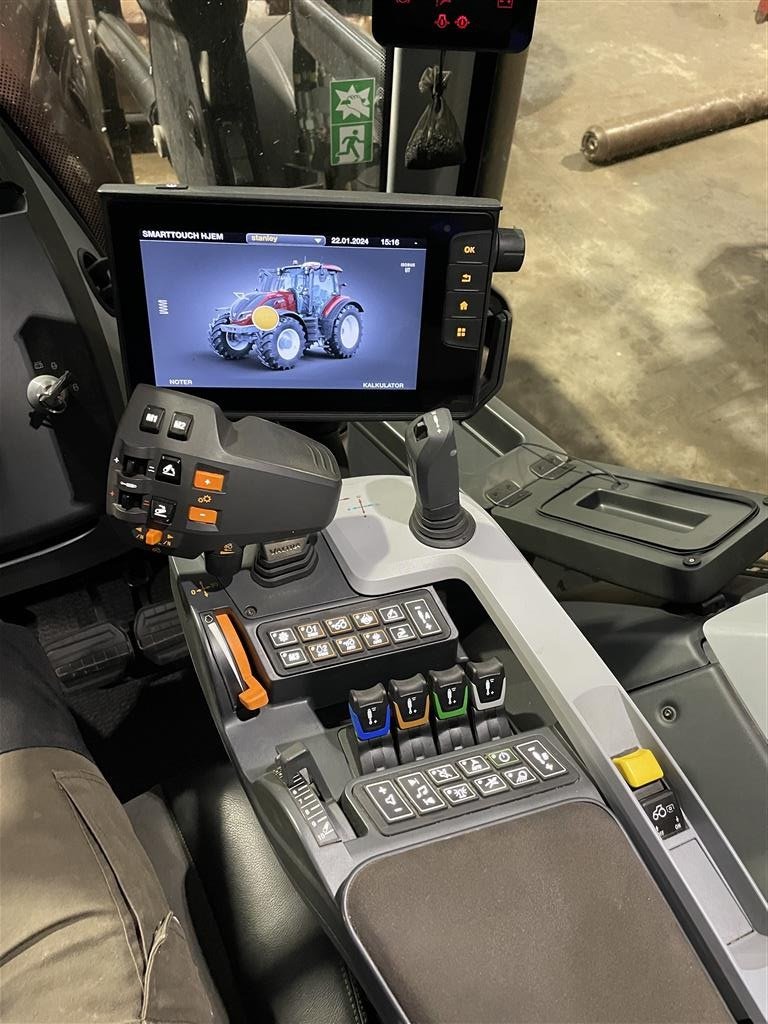 Traktor от тип Valtra T 235 D GPS/RTK, Vendbar kabine, Frontlæsser, Gebrauchtmaschine в Sakskøbing (Снимка 8)