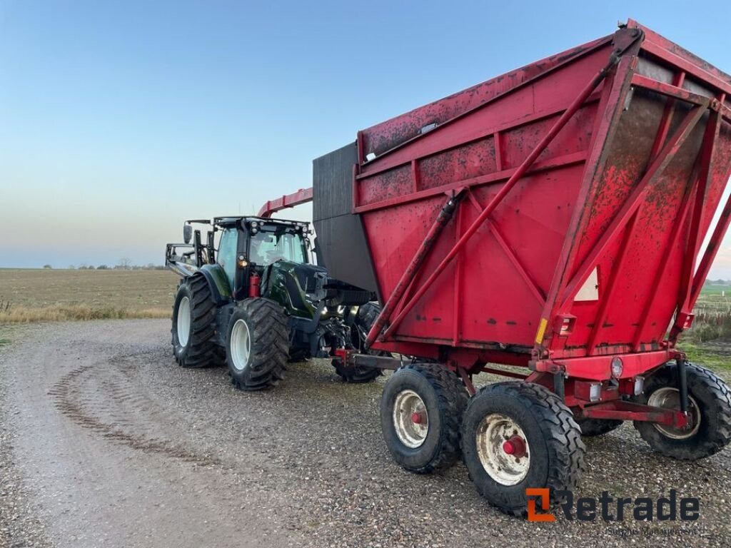 Traktor типа Valtra T 235 D med flis hugger kran og vogn, Gebrauchtmaschine в Rødovre (Фотография 2)