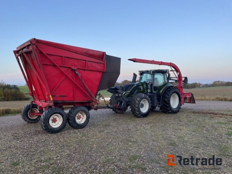 Traktor van het type Valtra T 235 D med flis hugger kran og vogn, Gebrauchtmaschine in Rødovre (Foto 1)