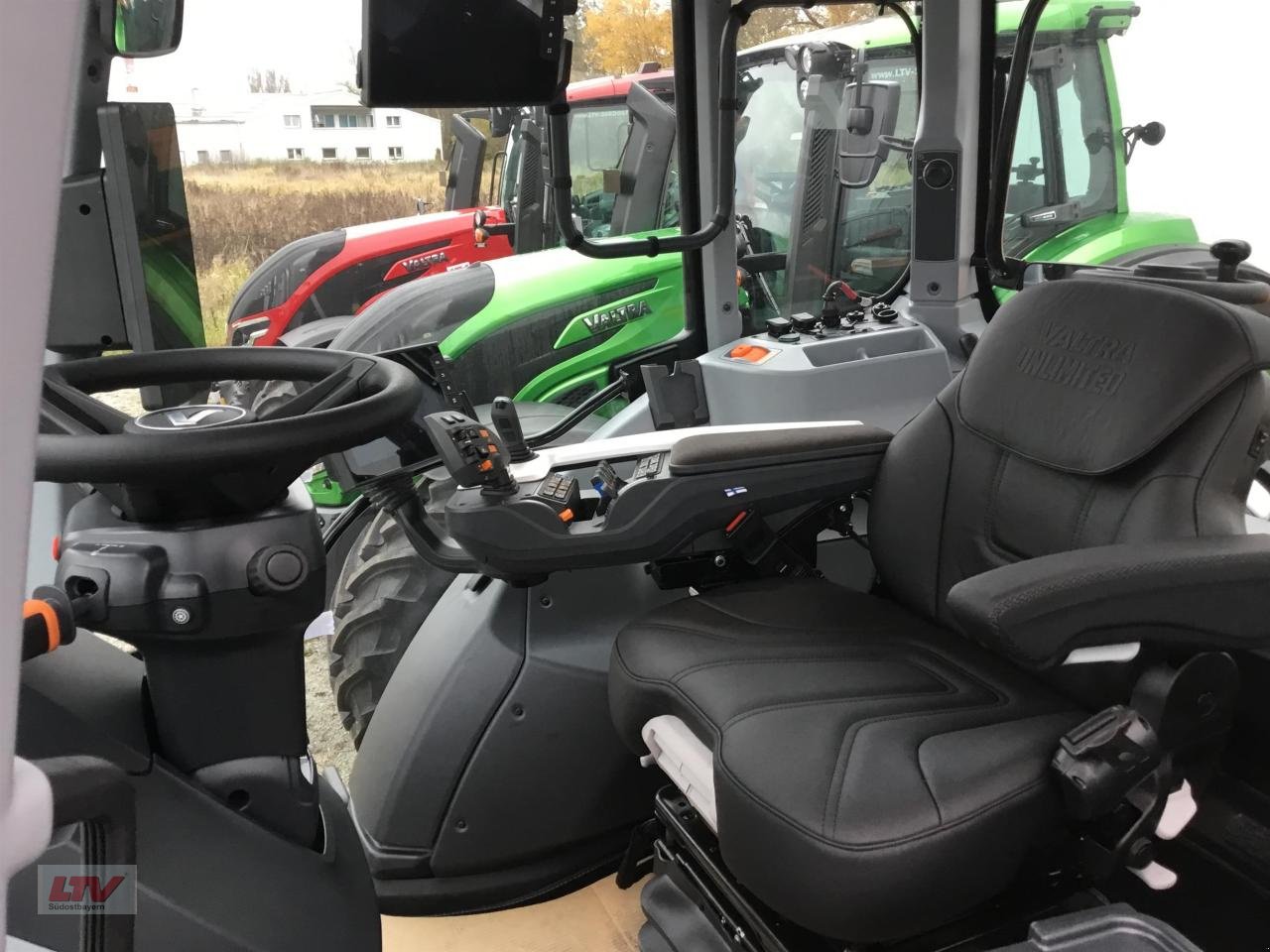 Traktor van het type Valtra T 235 D TW White Elegant, Neumaschine in Eggenfelden (Foto 5)