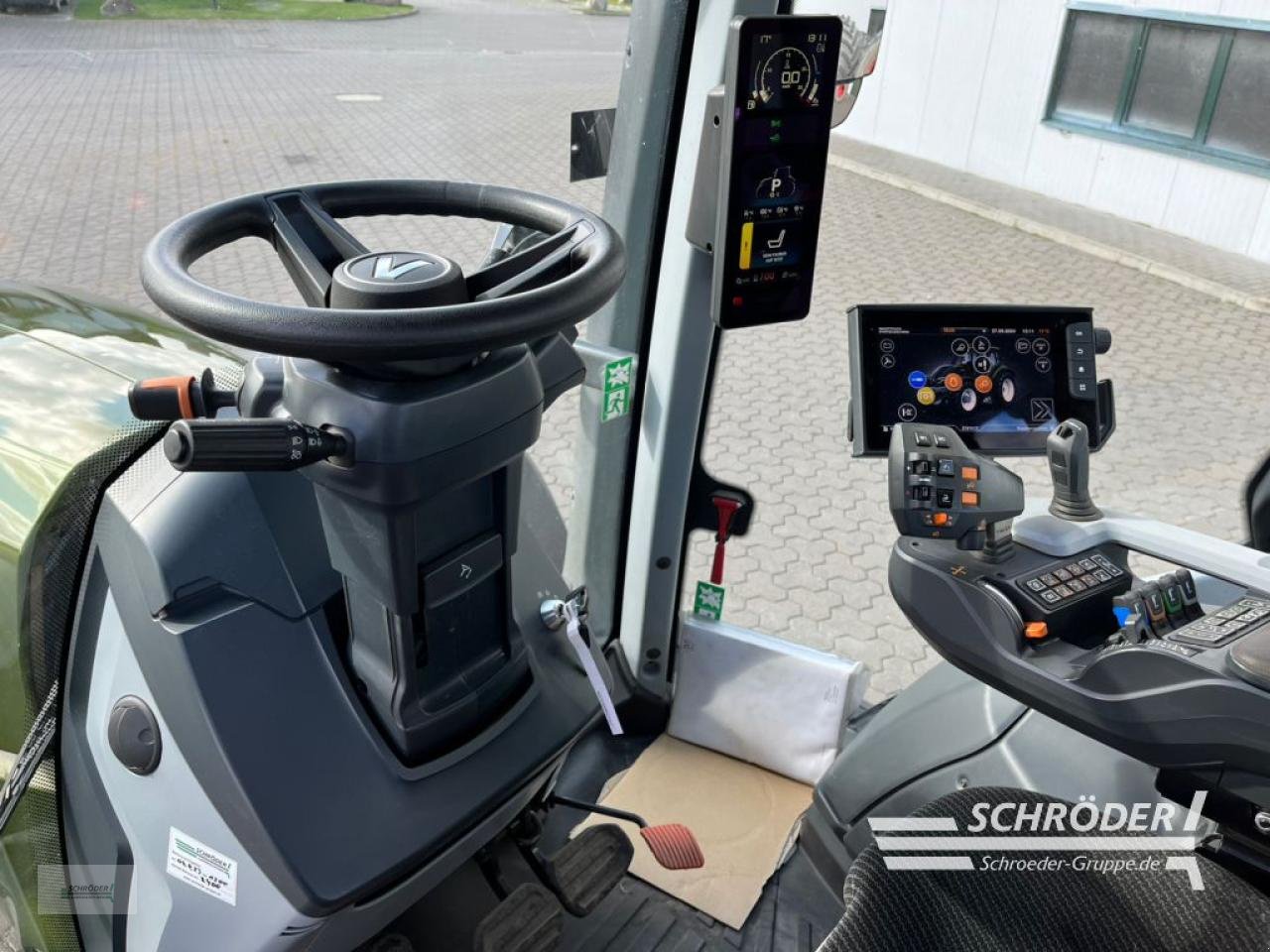 Traktor typu Valtra T 235 D, Gebrauchtmaschine w Leizen (Zdjęcie 21)