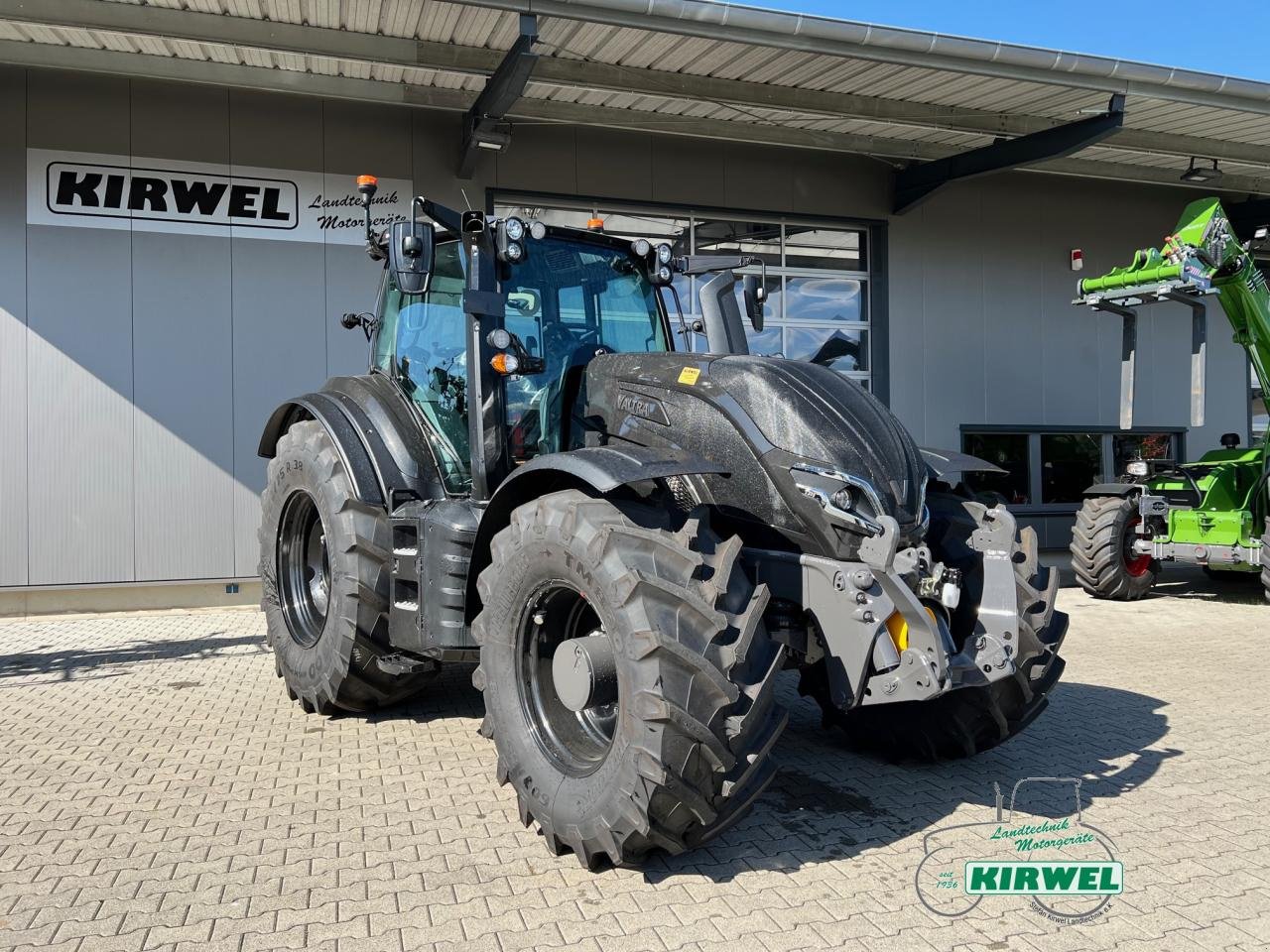 Traktor van het type Valtra T 235 Direct, Gebrauchtmaschine in Blankenheim (Foto 1)