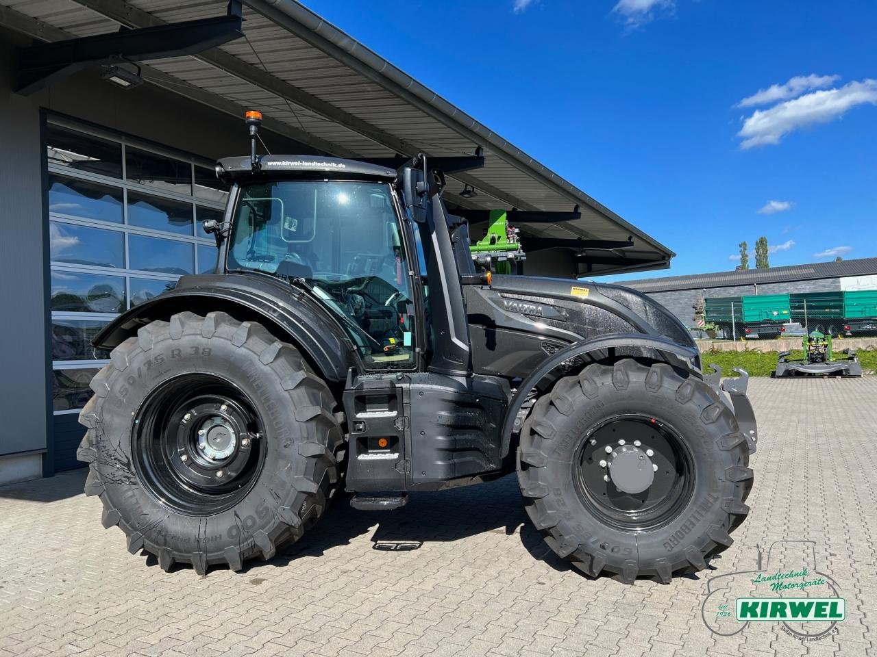 Traktor от тип Valtra T 235 Direct, Gebrauchtmaschine в Blankenheim (Снимка 4)