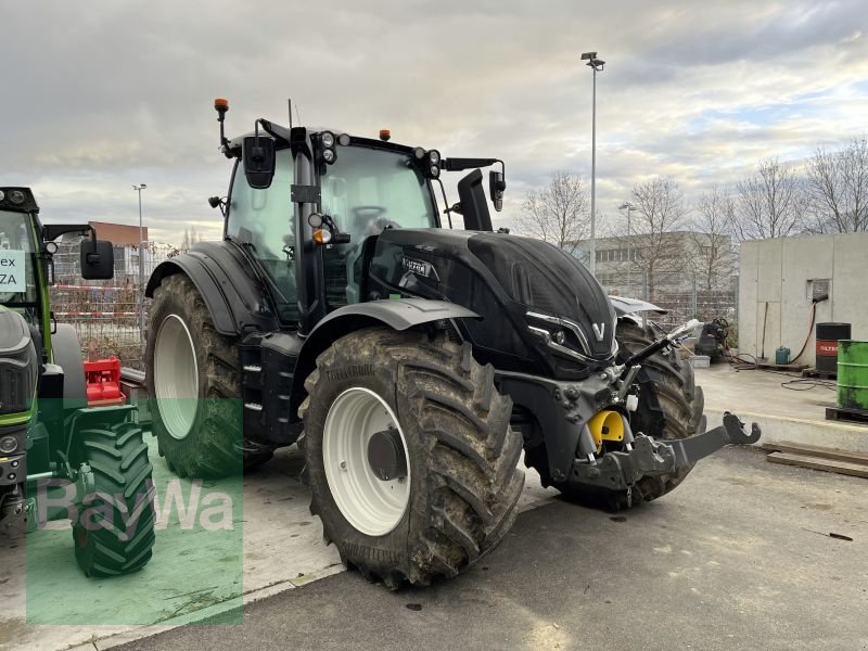 Traktor of the type Valtra T 235 DIRECT, Gebrauchtmaschine in Heilbronn (Picture 1)