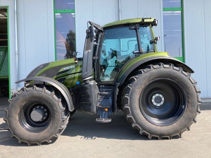 Traktor van het type Valtra T 235 Versu, Gebrauchtmaschine in Hofgeismar (Foto 1)