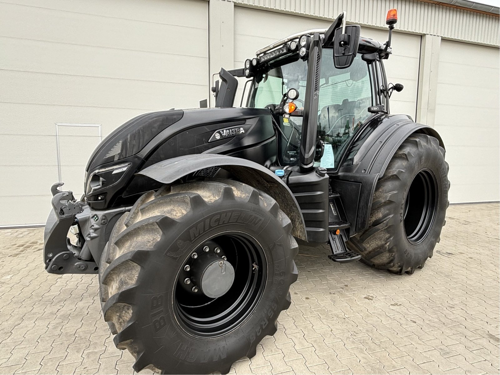 Traktor van het type Valtra T 254 V Smart Touch MR19, Gebrauchtmaschine in Bad Oldesloe (Foto 1)