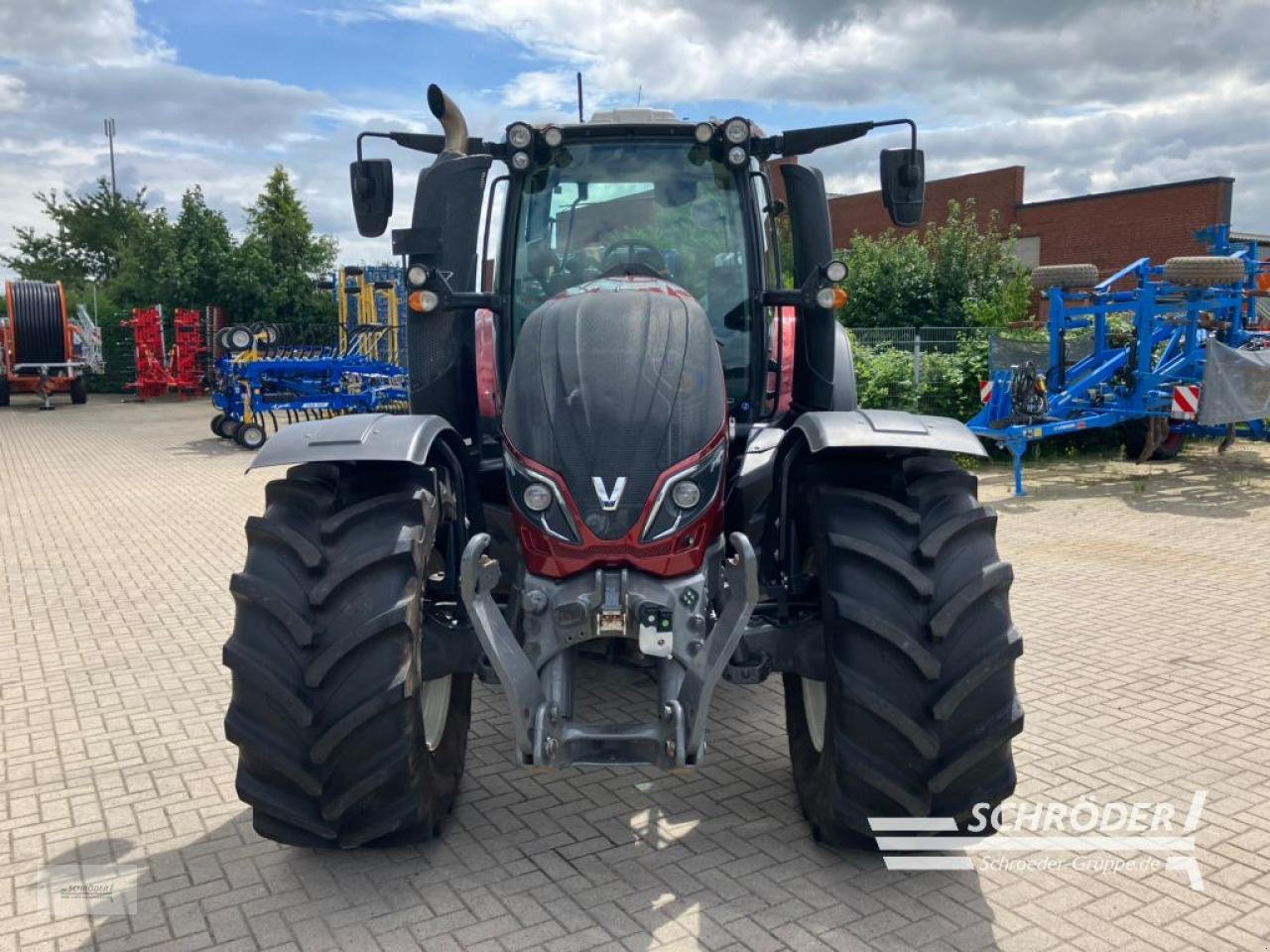 Traktor of the type Valtra T 254 V SMARTTOUCH, Gebrauchtmaschine in Wildeshausen (Picture 2)