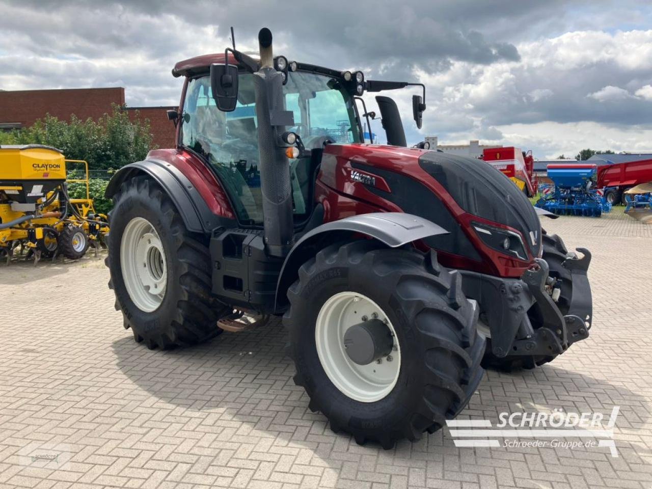 Traktor van het type Valtra T 254 V SMARTTOUCH, Gebrauchtmaschine in Wildeshausen (Foto 3)