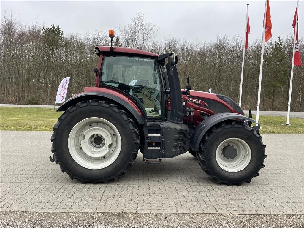 Traktor of the type Valtra T 254V SmartTouch, Gebrauchtmaschine in Nimtofte (Picture 5)