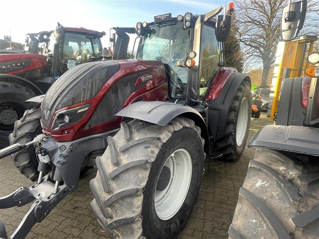 Traktor du type Valtra T 254V SmartTouch, Gebrauchtmaschine en Nimtofte (Photo 2)