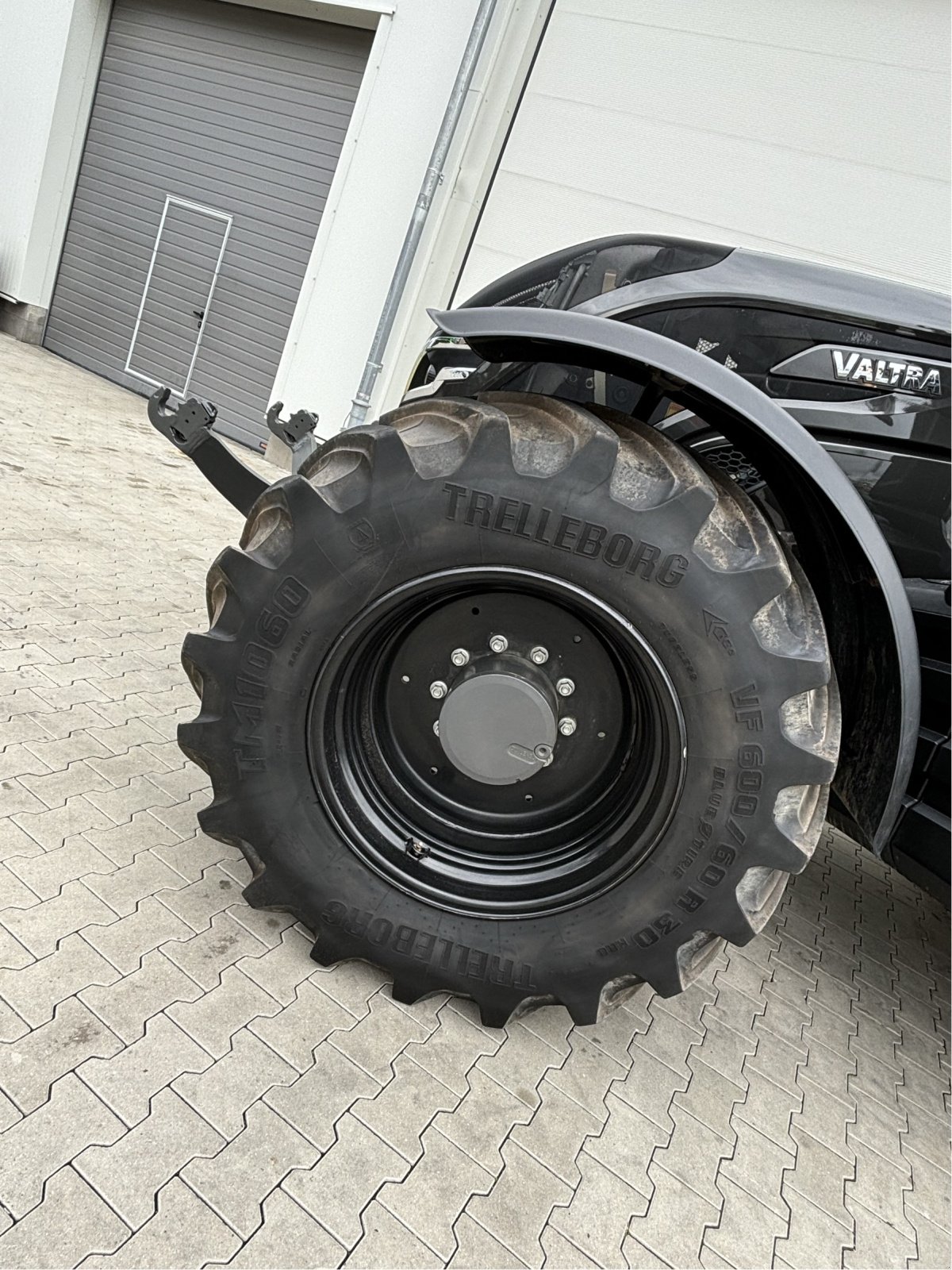 Traktor des Typs Valtra T 255 Active, Gebrauchtmaschine in Bützow (Bild 5)