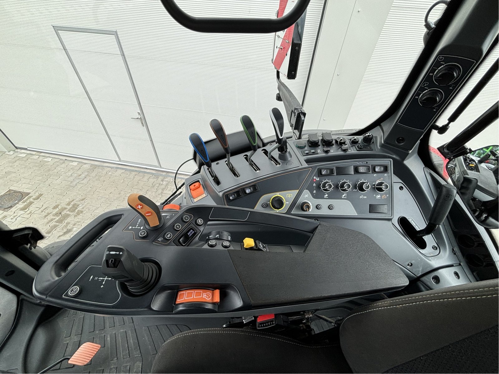 Traktor del tipo Valtra T 255 Active, Gebrauchtmaschine en Bützow (Imagen 9)