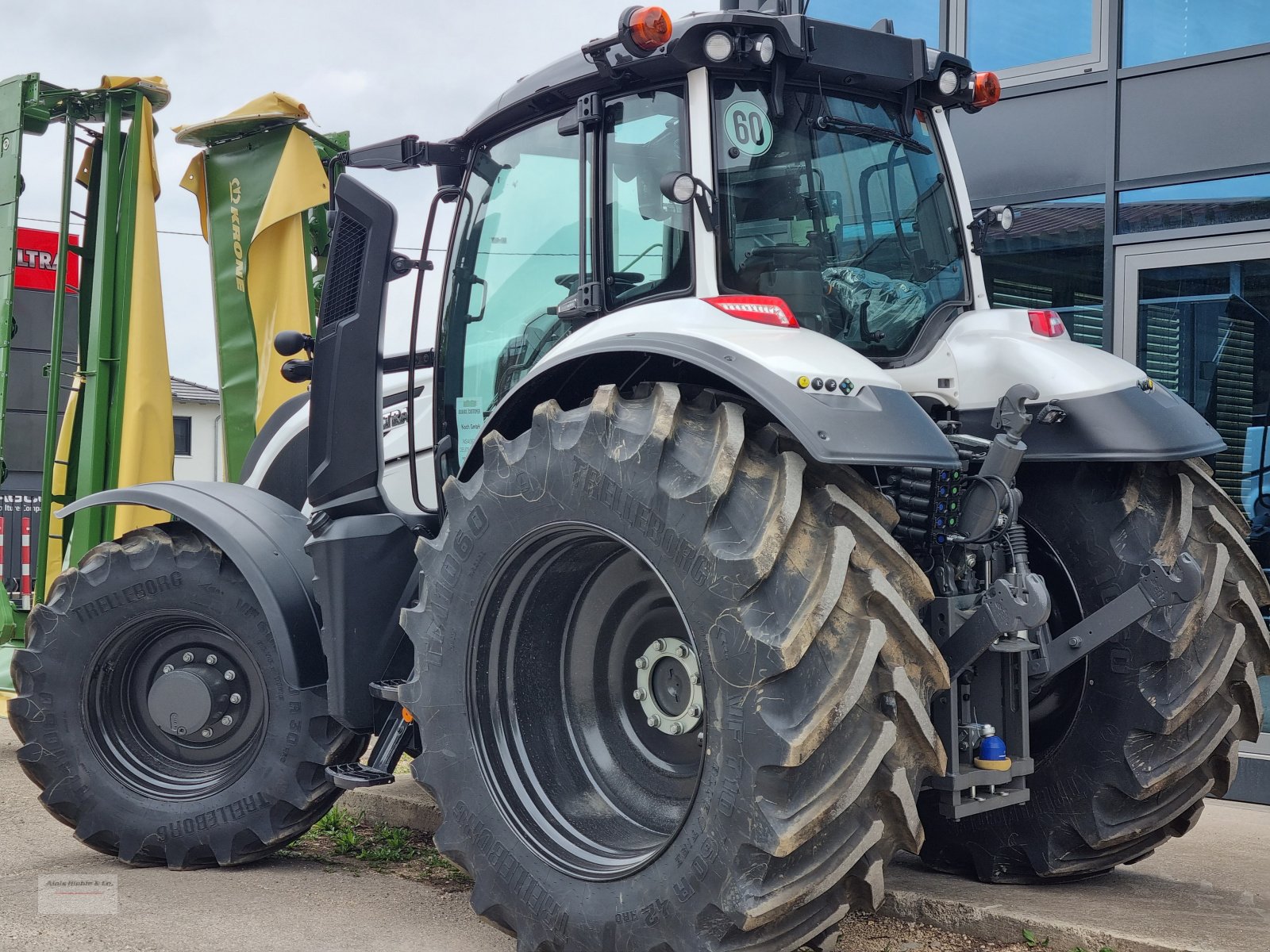 Traktor des Typs Valtra T 255 Versu, RÜFA, SmartTouch, u.v.m., Neumaschine in Tapfheim (Bild 2)