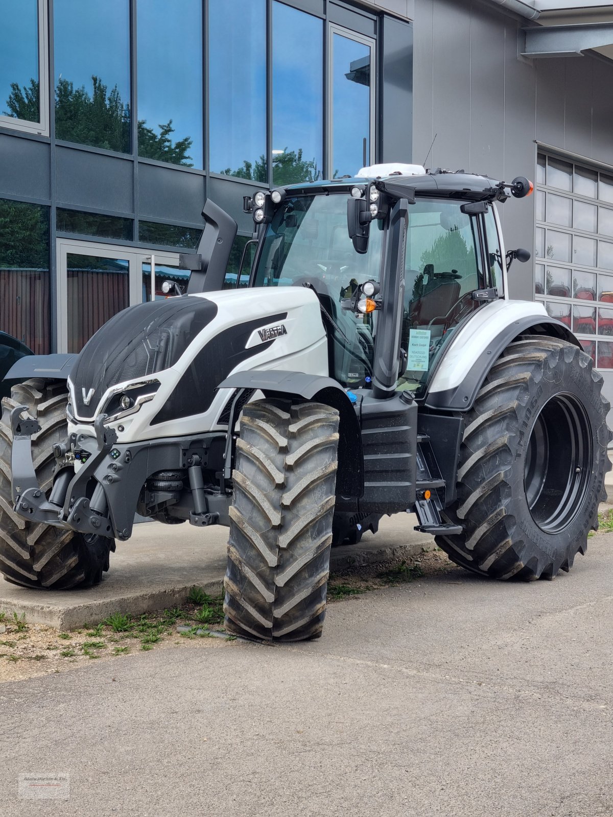 Traktor des Typs Valtra T 255 Versu, RÜFA, SmartTouch, u.v.m., Neumaschine in Tapfheim (Bild 3)