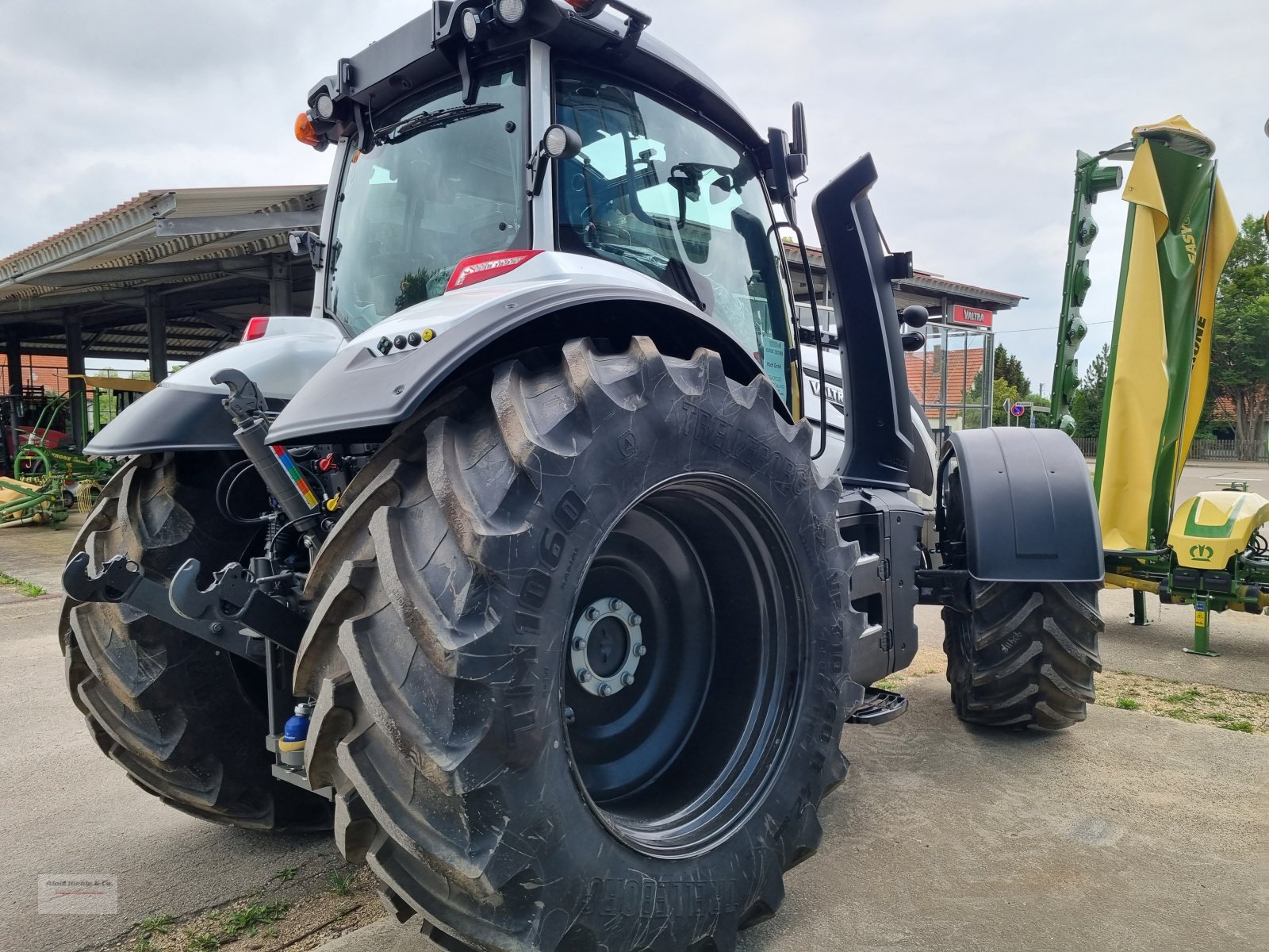 Traktor tipa Valtra T 255 Versu, RÜFA, SmartTouch, u.v.m., Neumaschine u Tapfheim (Slika 4)