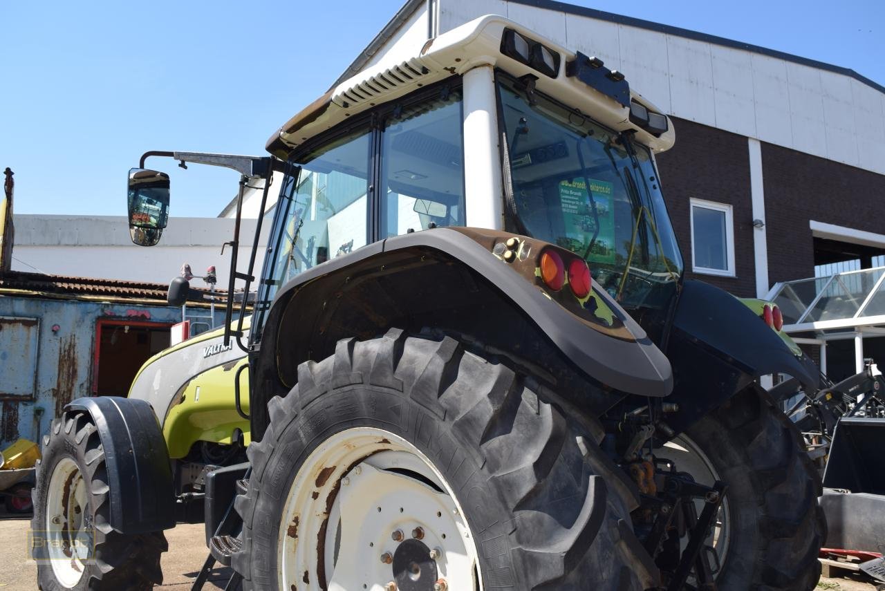 Traktor des Typs Valtra T120, Gebrauchtmaschine in Oyten (Bild 5)