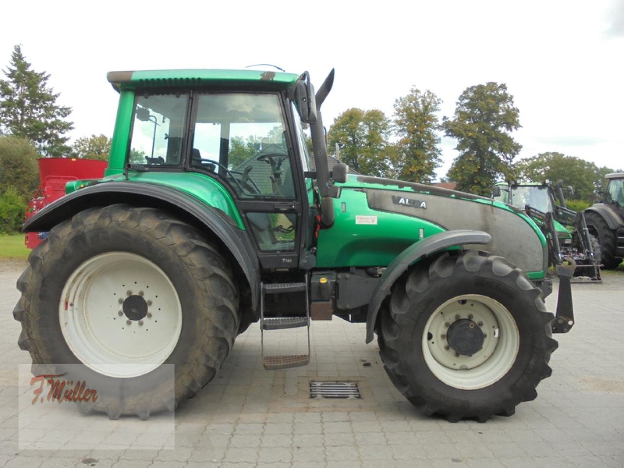 Traktor des Typs Valtra T140H, Gebrauchtmaschine in Taaken (Bild 4)