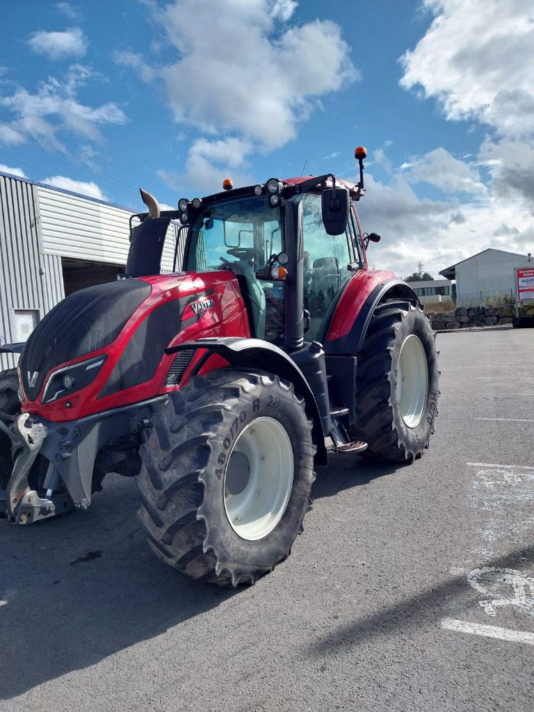 Traktor типа Valtra T144 H, Gebrauchtmaschine в FLERS (Фотография 2)