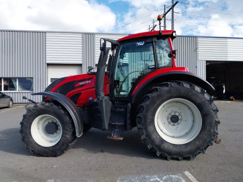 Traktor du type Valtra T144 H, Gebrauchtmaschine en FLERS