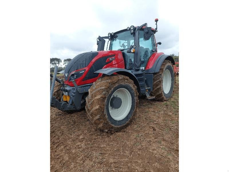 Traktor of the type Valtra T144, Gebrauchtmaschine in HERIC (Picture 1)