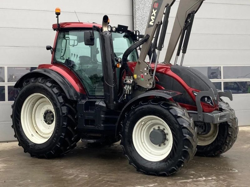 Traktor del tipo Valtra T144S, Gebrauchtmaschine en Wevelgem