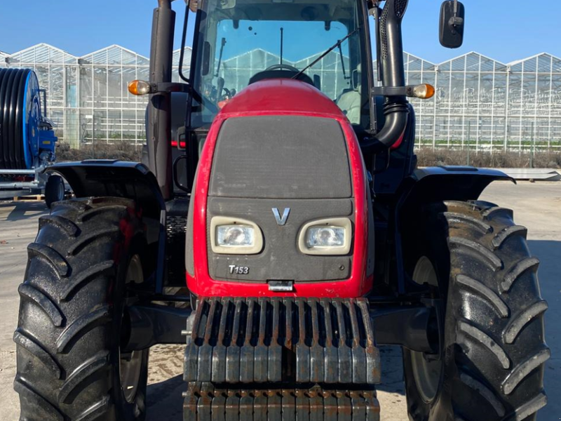 Traktor of the type Valtra T153 H, Gebrauchtmaschine in Orţişoara