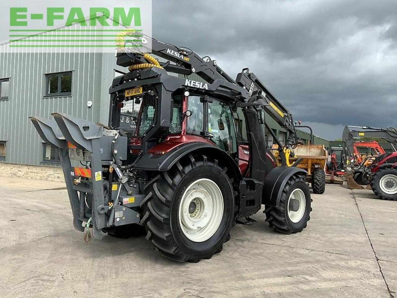 Traktor типа Valtra t154 active c/w roof mounted kelsa 500t forestry crane (st19912), Gebrauchtmaschine в SHAFTESBURY (Фотография 3)