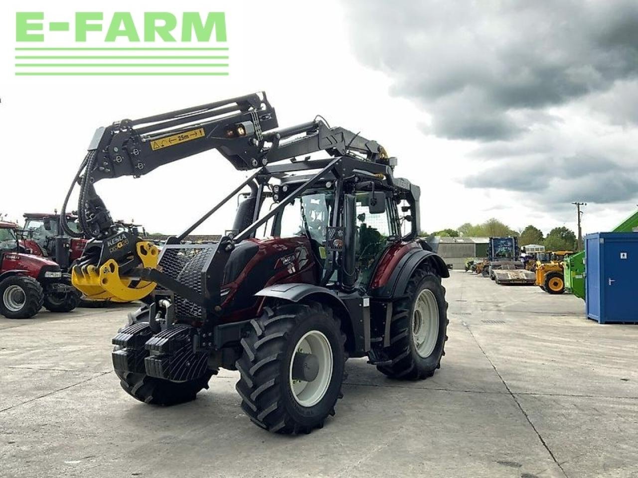 Traktor типа Valtra t154 active c/w roof mounted kelsa 500t forestry crane (st19912), Gebrauchtmaschine в SHAFTESBURY (Фотография 7)