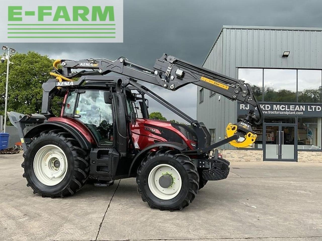 Traktor типа Valtra t154 active c/w roof mounted kelsa 500t forestry crane (st19912), Gebrauchtmaschine в SHAFTESBURY (Фотография 10)