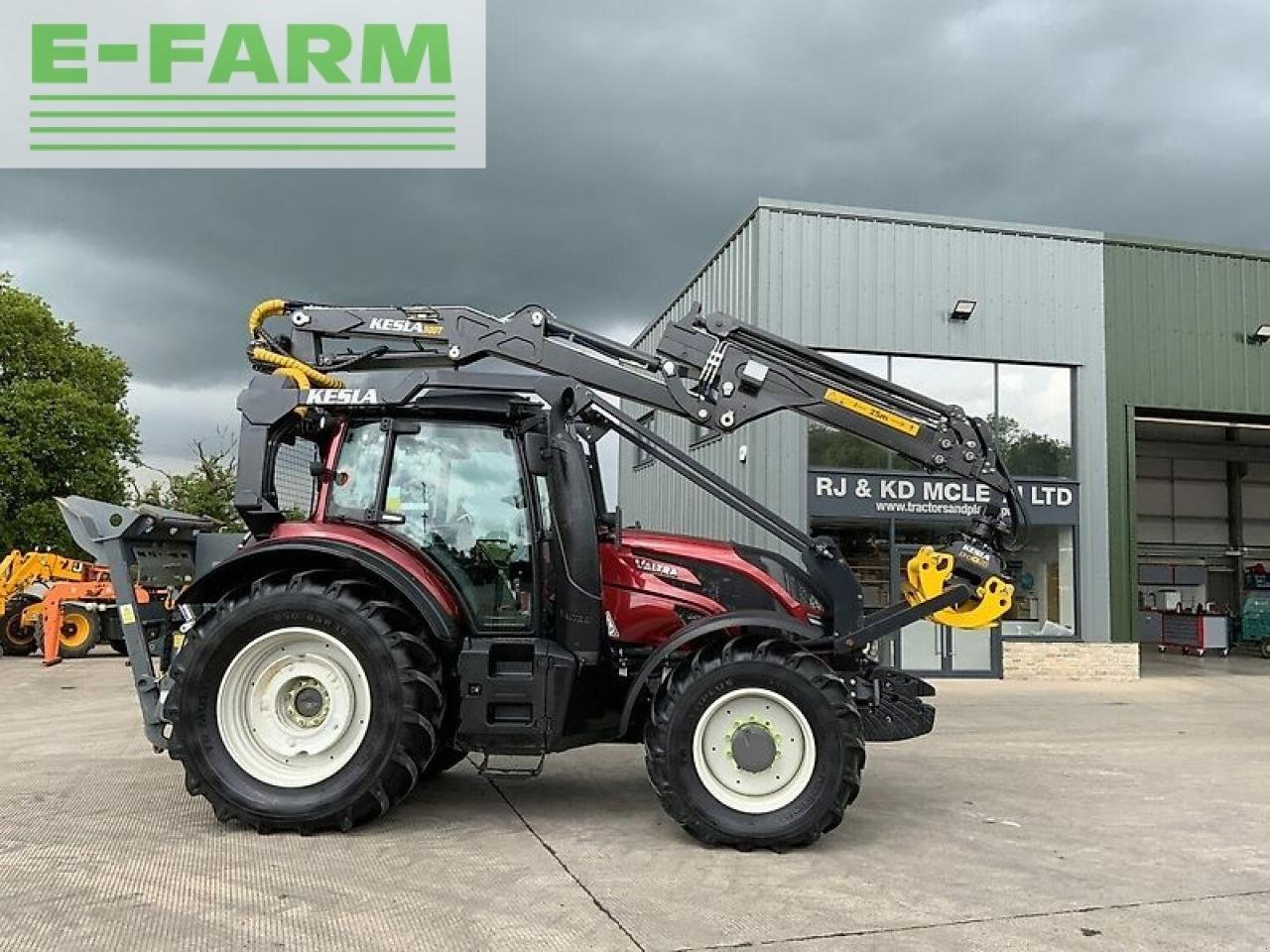 Traktor tip Valtra t154 active c/w roof mounted kelsa 500t forestry crane (st19912), Gebrauchtmaschine in SHAFTESBURY (Poză 11)