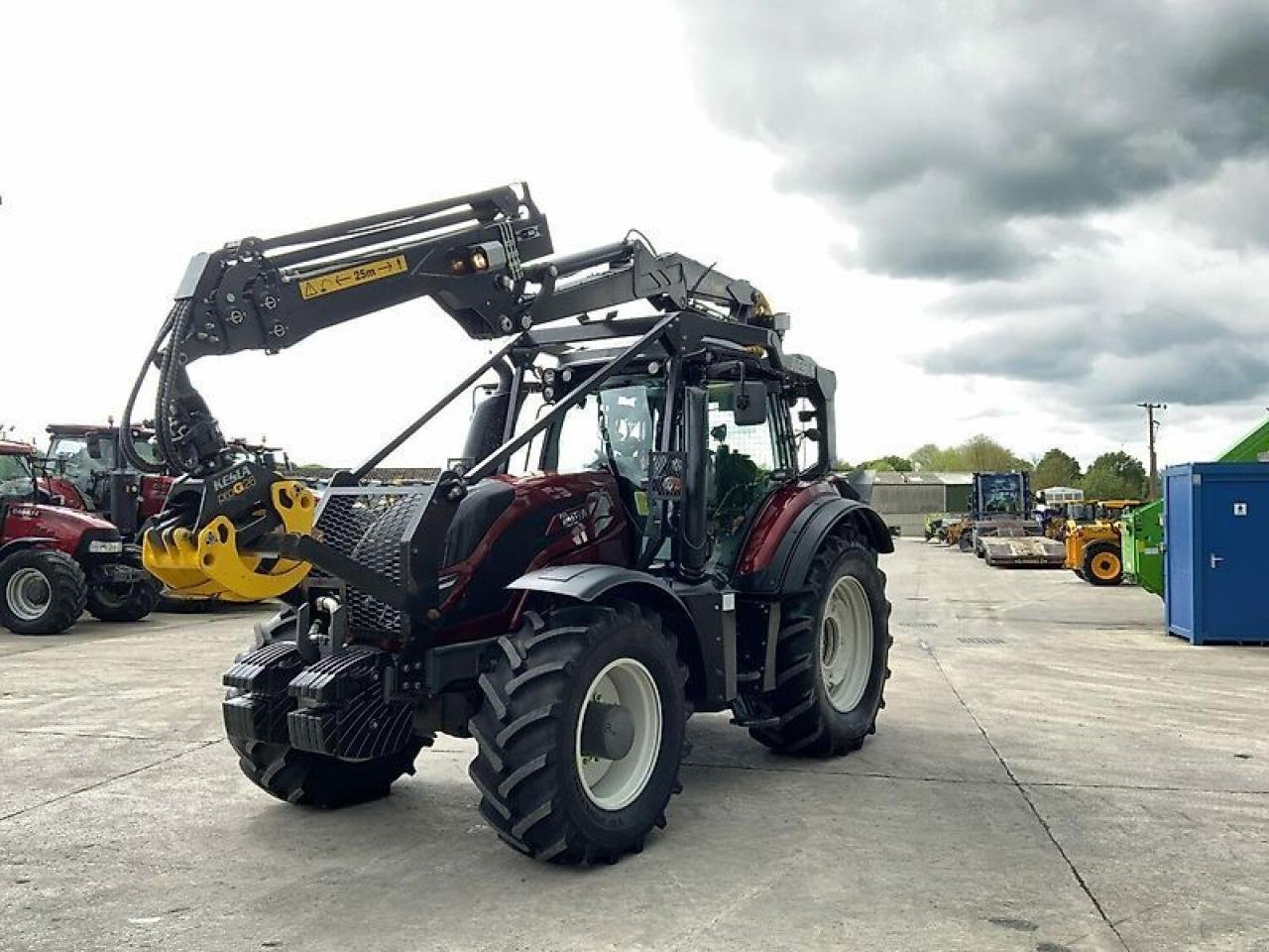 Traktor des Typs Valtra t154 active c/w roof mounted kelsa 500t forestry crane (st19912) Active, Gebrauchtmaschine in SHAFTESBURY (Bild 5)