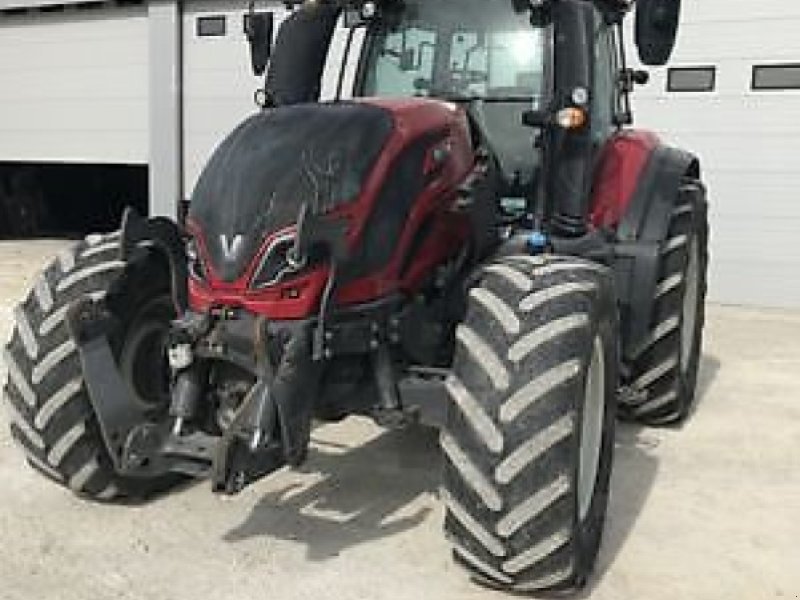 Traktor of the type Valtra T154 ACTIVE, Gebrauchtmaschine in Revel (Picture 1)