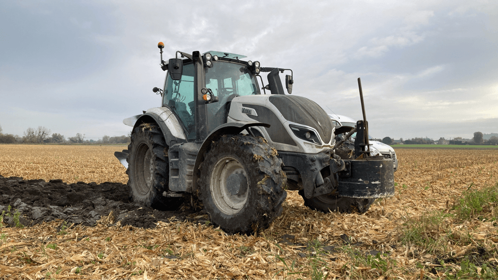 Traktor типа Valtra T154, Gebrauchtmaschine в TREMEUR (Фотография 1)